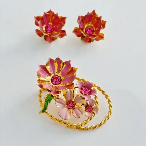 Vintage Brooch & Earring Set Pink Flowers, Rhinestones Gold Tone. - Picture 8 of 12